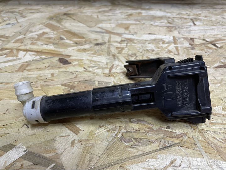 Форсунка омывателя фары левая Toyota Land Cruiser