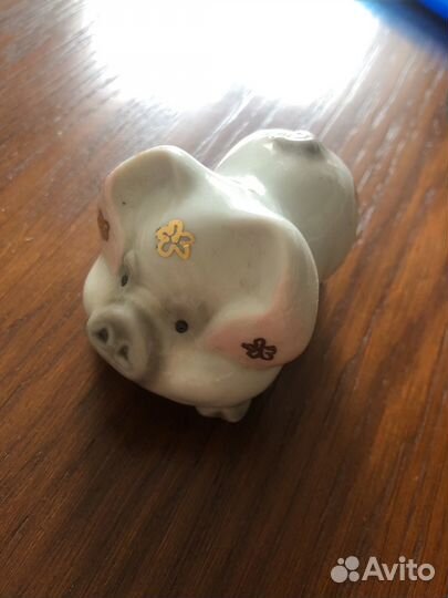 Свинка фарфоровая