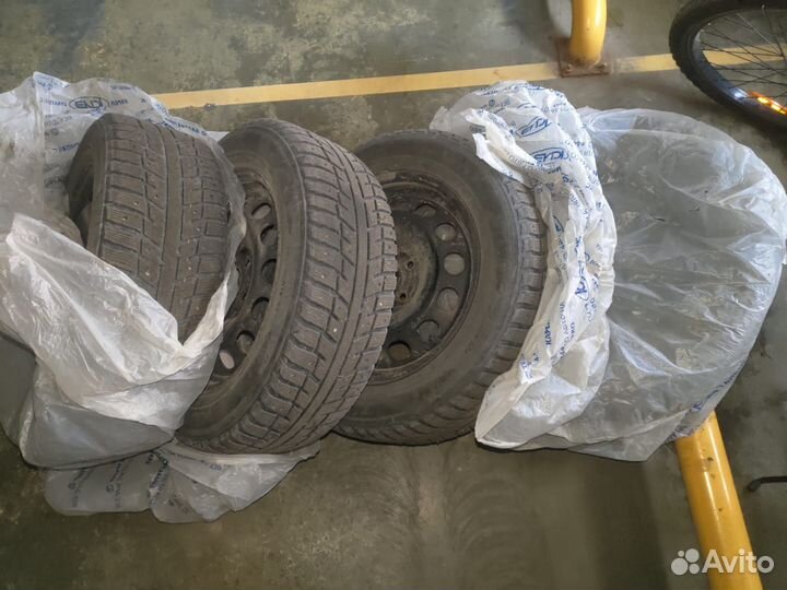 R16 Kumho I'Zen KW22 205/60, PCD 5x112 DIA 57.1