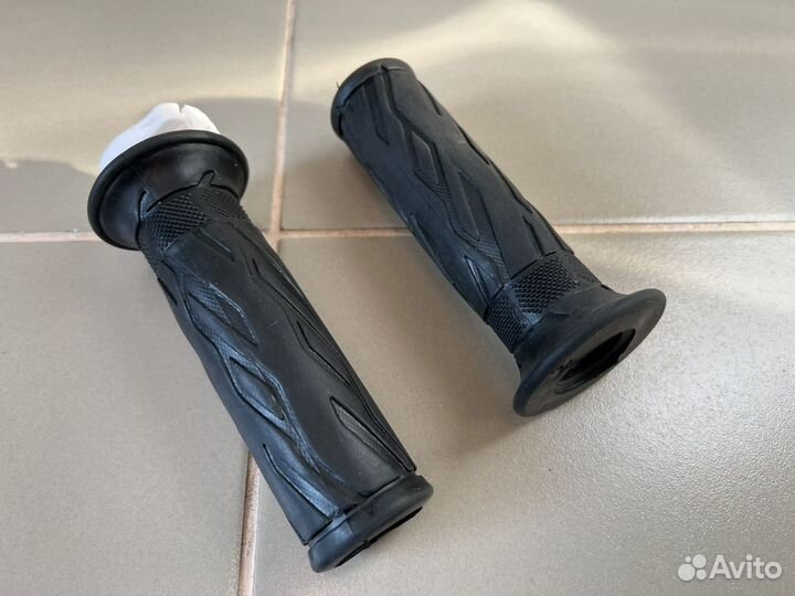 Ручки грипсы руля Suzuki