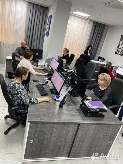 Стол письменный для офиса