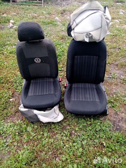 Сиденья передние Фольксваген Поло Сиденья передние