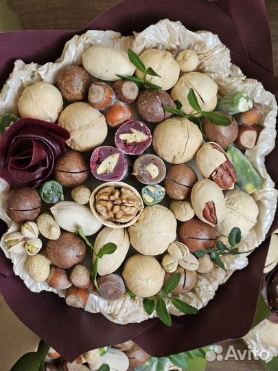 Букеты из орехов и сухофруктов