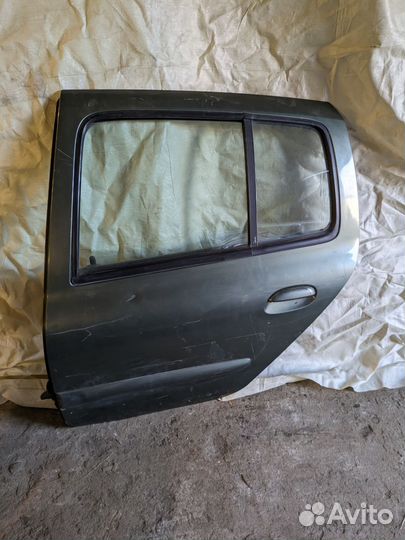 Задняя левая дверь Renault Symbol