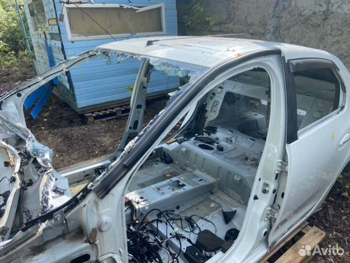 Крыша Renault Logan L8 H4M438 2018