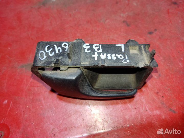 Ручка внутренняя левая Volkswagen Passat B3 седан