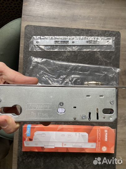 Замок для пластиковой двери