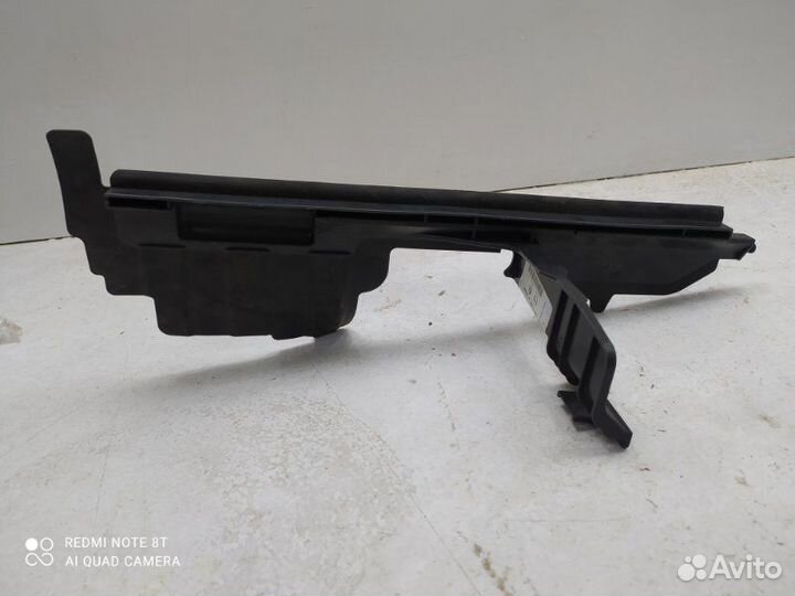 Воздуховод радиатора левый Opel Astra J 08 2010