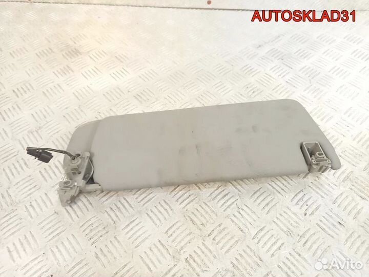Козырек солнцезащитный правый VW Touareg 2002-2010