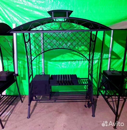 Мангал с крышей и печью