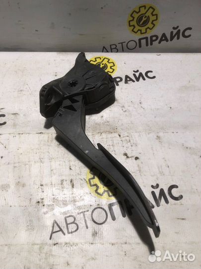 Педаль газа Chevrolet Cruze J300 F16D3 2011
