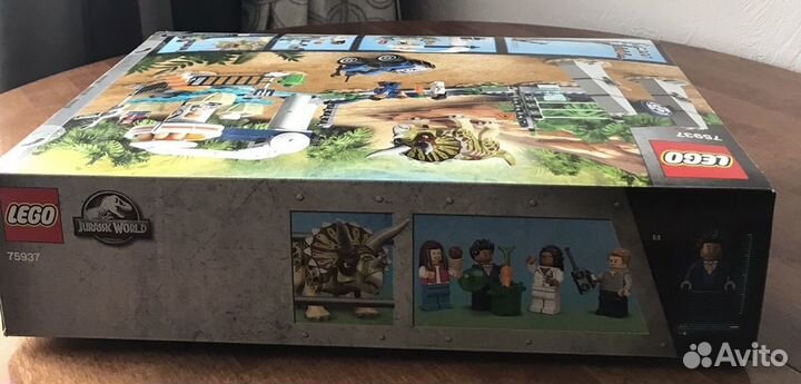 Лего 75937 Нападение трицератопса
