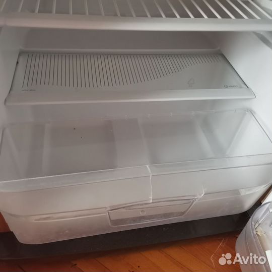 Холодильник бу Indesit