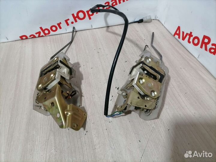 Замок передней двери Mazda Bongo Friendee
