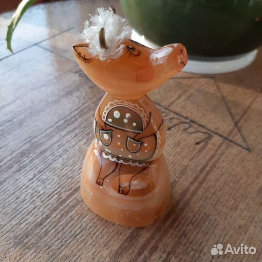 Изделие из селенита Корова на камне