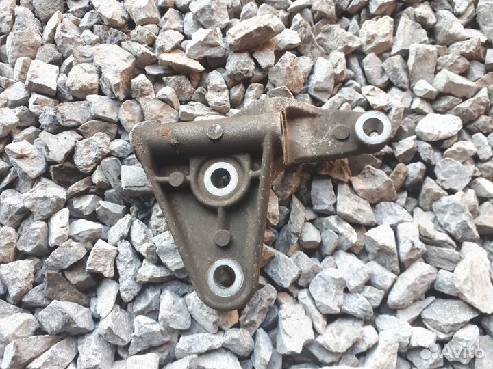 Кронштейн насоса гур fsde Mazda 626 98г 2WD MT