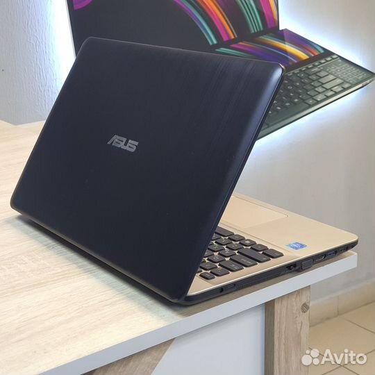 Ноутбук Asus