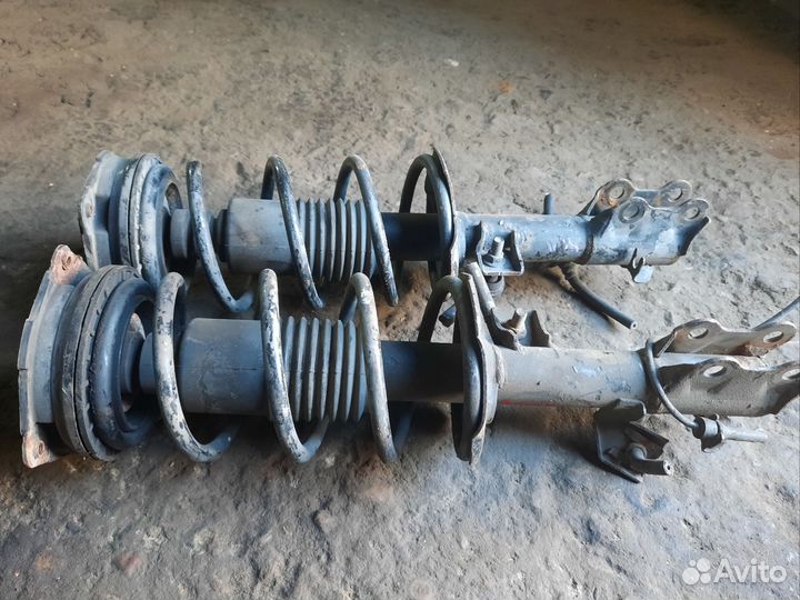 Стойка передняя левая Nissan Tiida C11