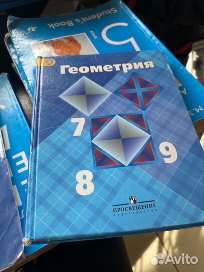 Учебники по английскому : 5 класс 3шт,6 класс 2шт