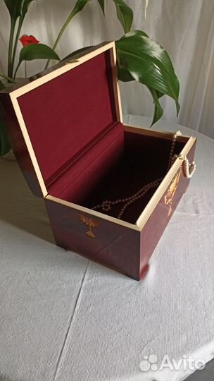 Деревянная шкатулка для украшений