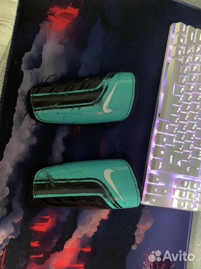 Щитки футбольные