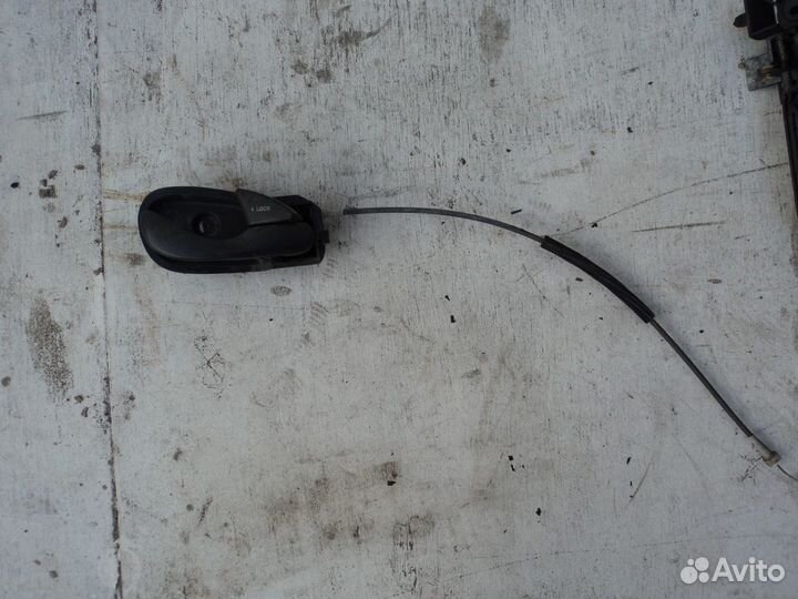 Ручка двери правая Ford Focus 1 внутренняя перед