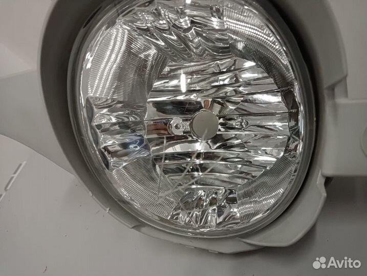 Птф левая Toyota Hilux 2005-2015 ST3122034l