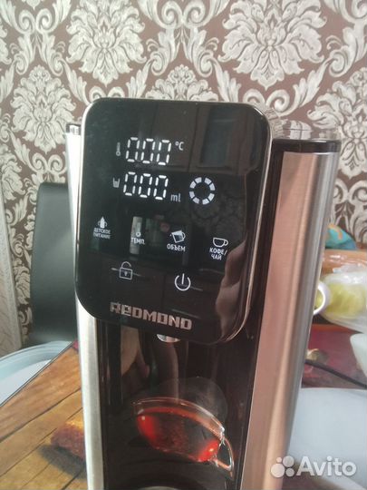 Термопот Redmond 2.7 л