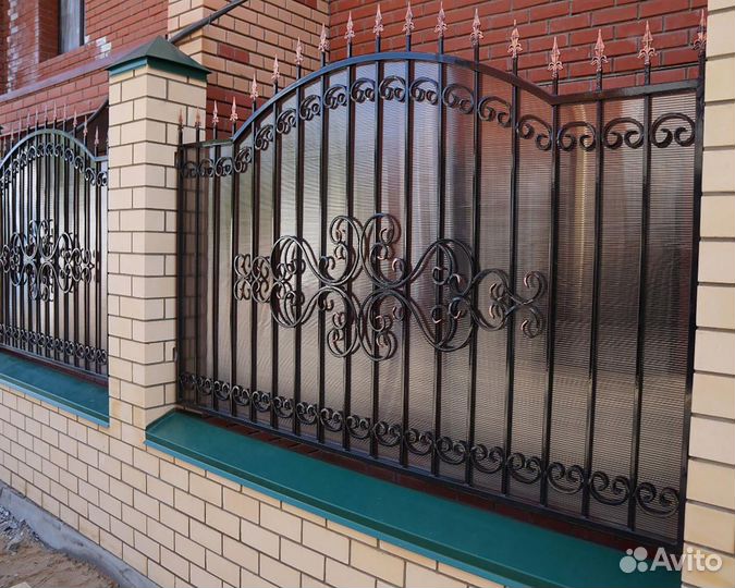 H2Заборы и ограждения кованные секционные на заказ