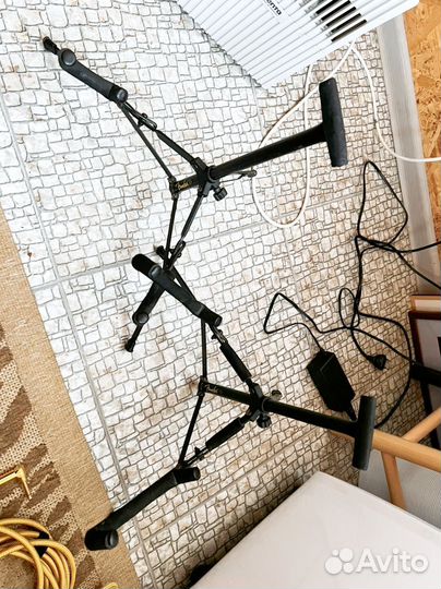 Подставки Fender под гитары (электро и акустика)