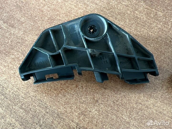 Кронштейн заднего бампера Тойота Королла Е150