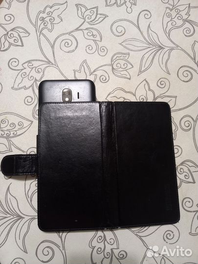 Универсальный чехол для смартфонов