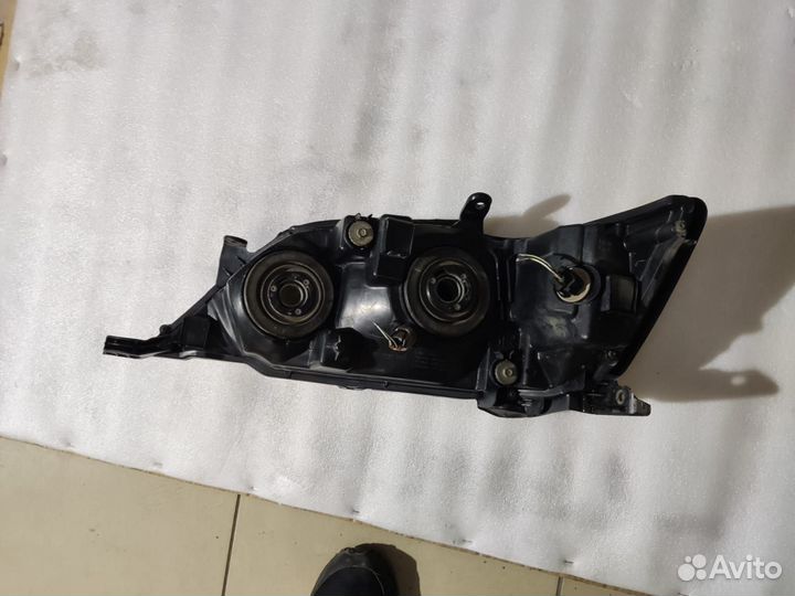 Фара передняя правая toyota vista V50