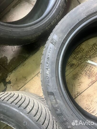 Michelin Alpin A5 255/40 R21 и 285/35 R21 200T