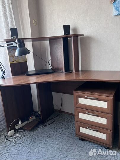 Компьютерный стол