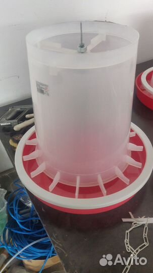 Кормушка для кур, птиц