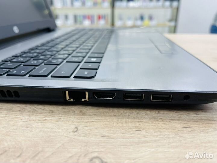 Ноутбук HP 4 ядра/6gb/R7 M340/120SSD