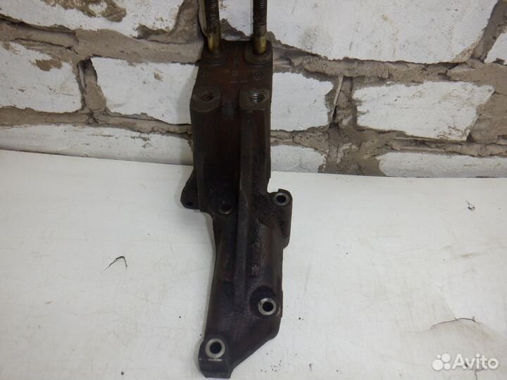 Кронштейн двигателя Mazda Tribute