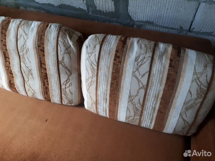Диван