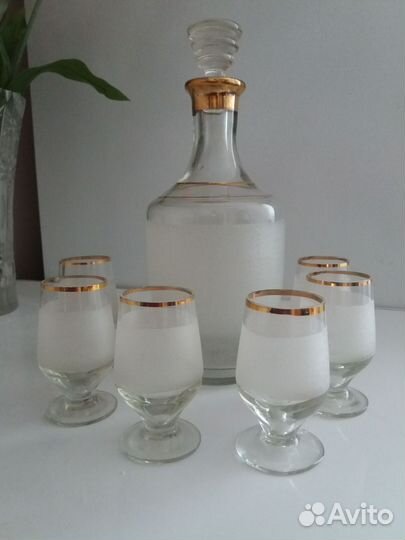 Графин с рюмками