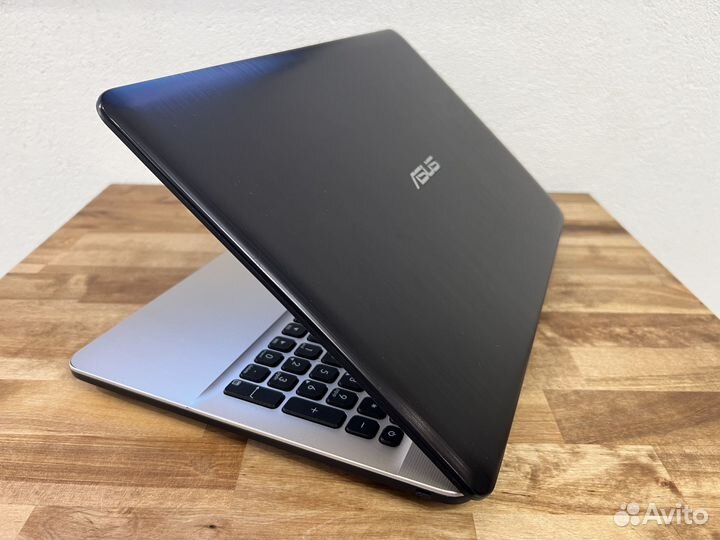 2020 Asus идеал 4Gb SSD256 звук бомба акум 6 часов