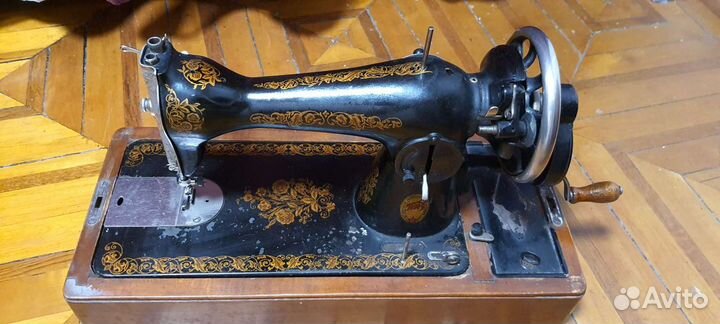 Старинная швейная машинка пмз