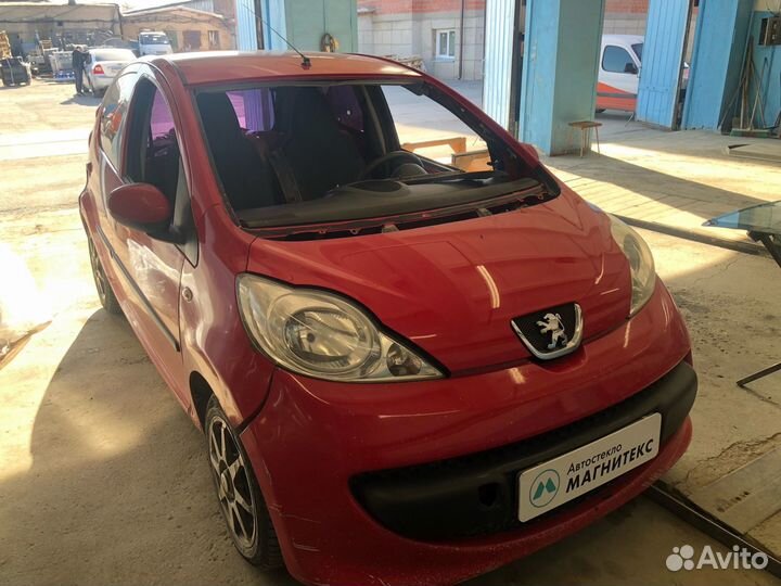 Стекло лобовое Citroen C1 / Peugeot 107