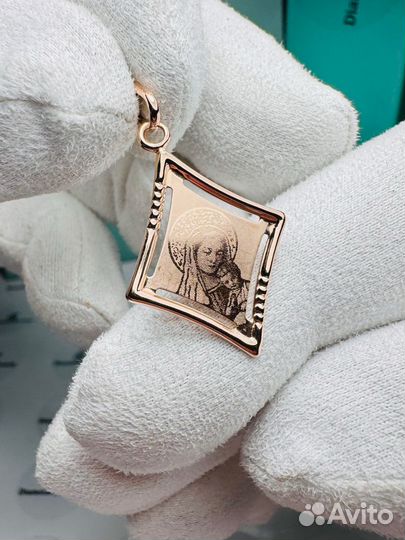 Золотая подвеска икона