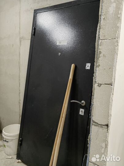 Дверь входная металлическая от застройщика