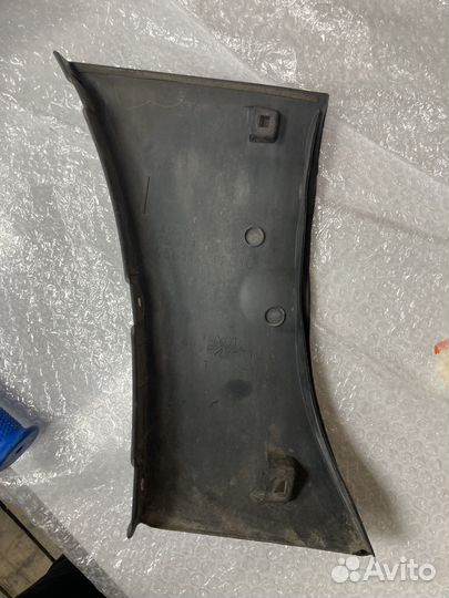 Молдинг переднего правого крыла RAV-4 97