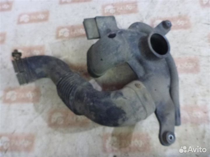 Патрубок воздушного фильтра Toyota Prius NHW20