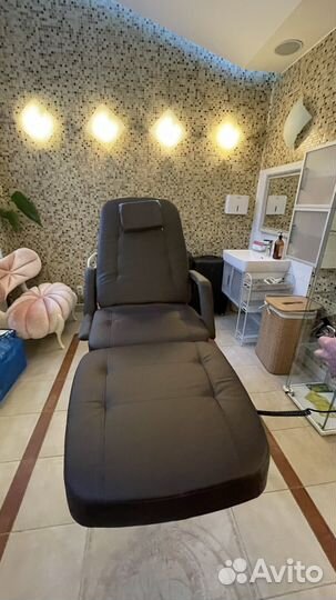 Кушетка массажная, косметологическое кресло
