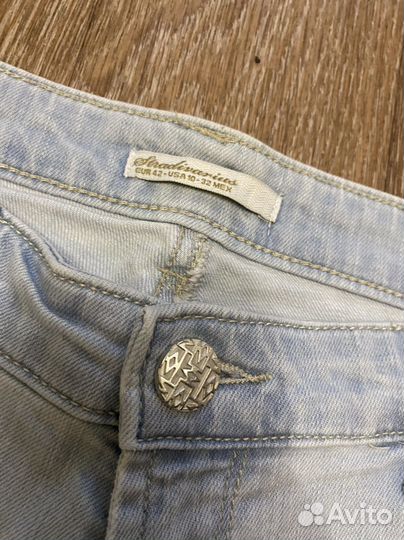 Джинсы Stradivarius