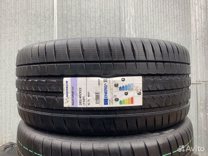 Michelin Pilot Sport 4 S 285/40 R22 и 325/35 R22